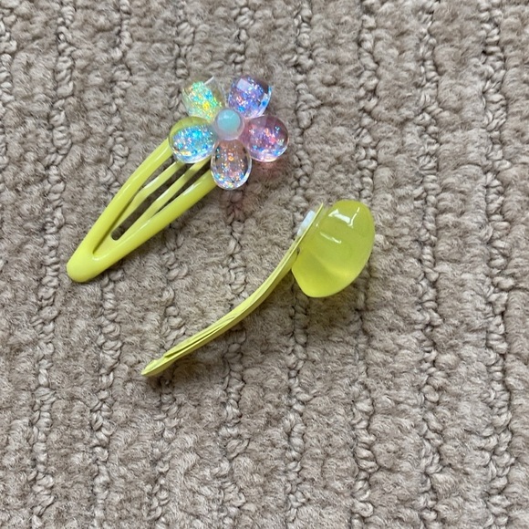 Flower Hair Clips, 3 piece - Picture 4 of 4